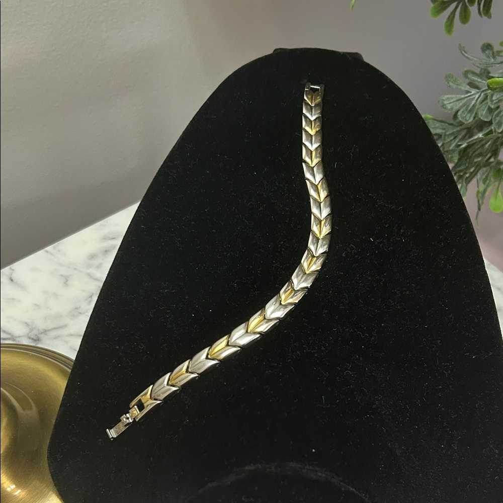 Source Unknown Two-Tone Chevron Link Bracelet - Gold & Silver